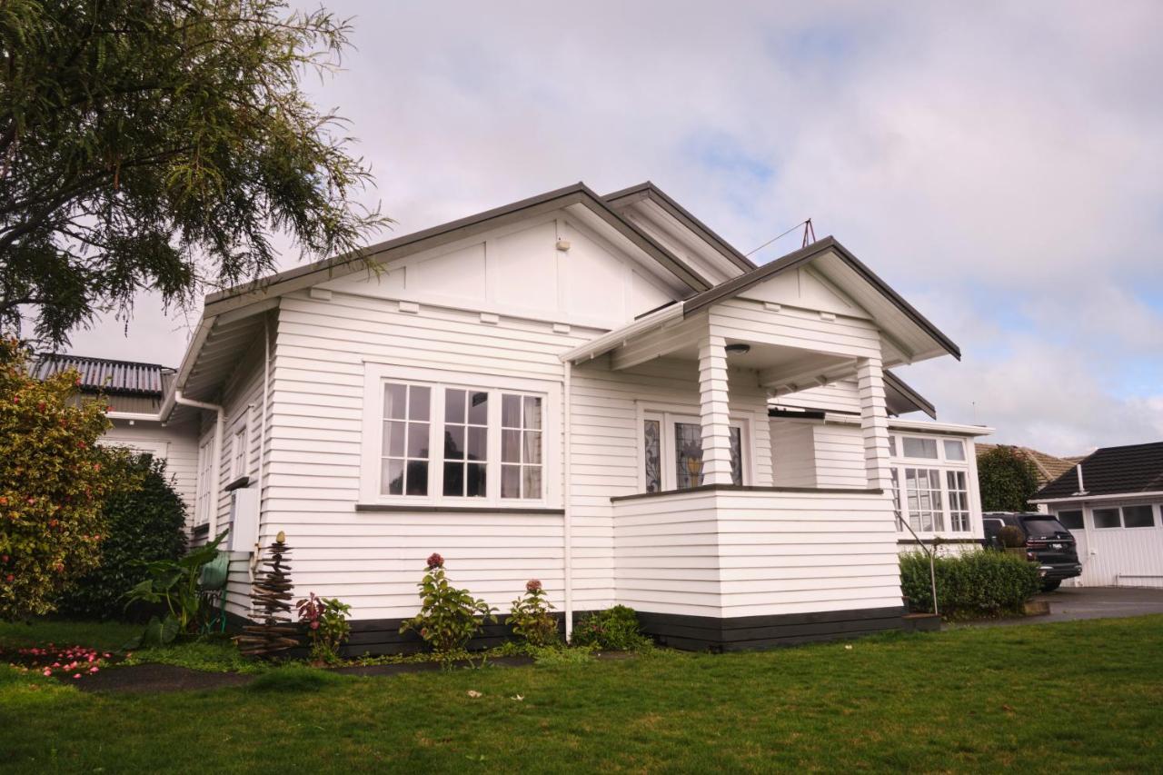 Victorian Designs - Spacious Home In Rotorua Central Exterior photo