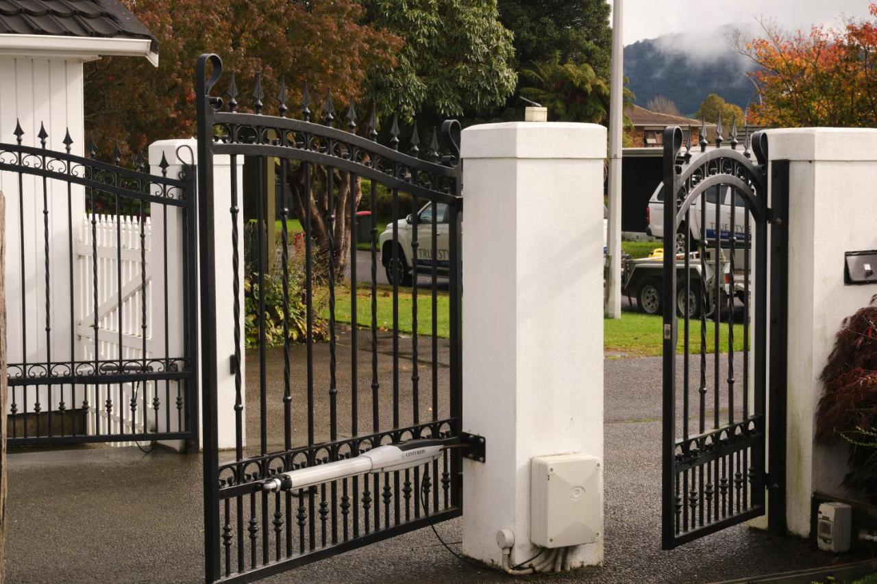 Victorian Designs - Spacious Home In Rotorua Central Exterior photo